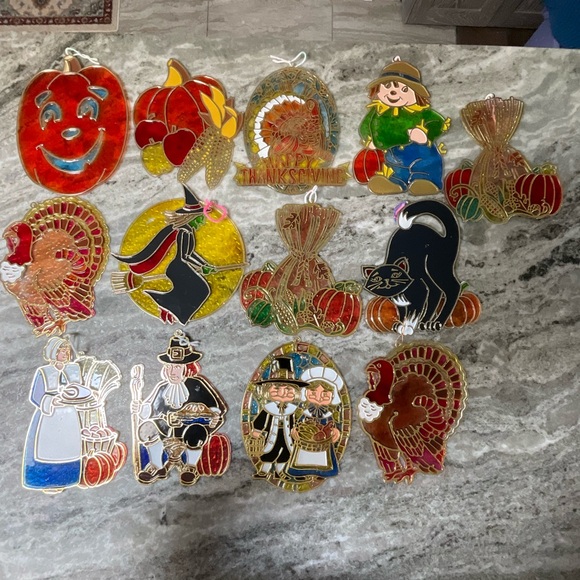Vtg 80s Thanksgiving Fall Suncatchers Lot of 13 Plastic Turkey Pilgrims Leaves - Picture 1 of 9